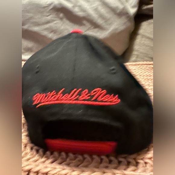 Chicago Bulls Mitchell and Ness SnapBack - Picture 6 of 7